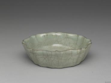 图片[2]-Flower-shaped washer with celadon glaze, Guan ware, Southern Song to Yuan dynasty, 13th-14th century-China Archive